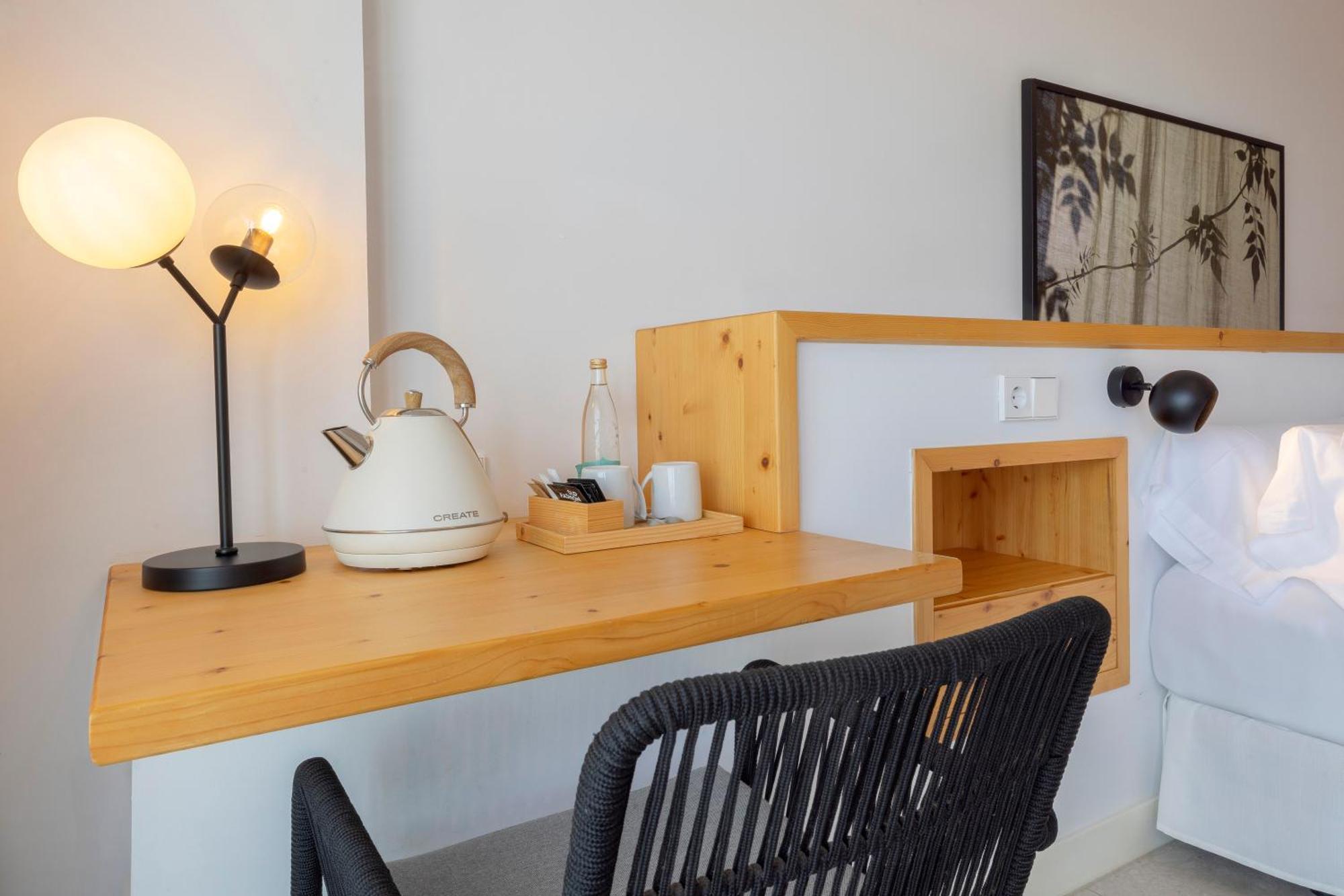 Hm Ayron Park - Adults Only Hotel Playa de Palma  Bagian luar foto A kettle on a desk