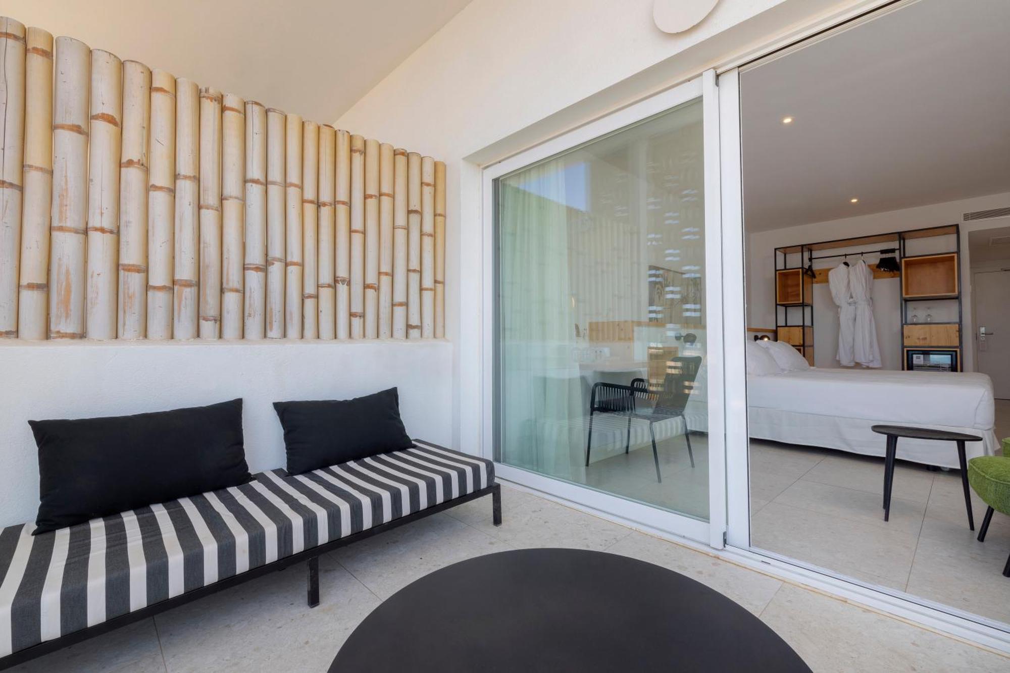Hm Ayron Park - Adults Only Hotel Playa de Palma  Bagian luar foto A sliding door