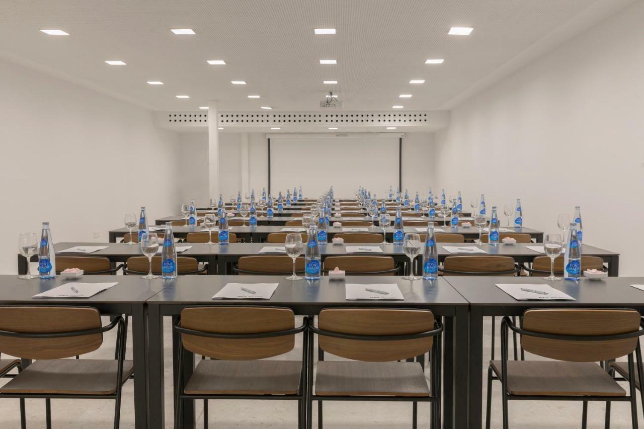 Hm Ayron Park - Adults Only Hotel Playa de Palma  Bagian luar foto A classroom at the University of Macau
